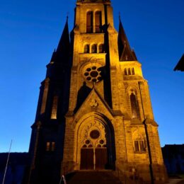 Stadtkirche Tann am Ostermorgen